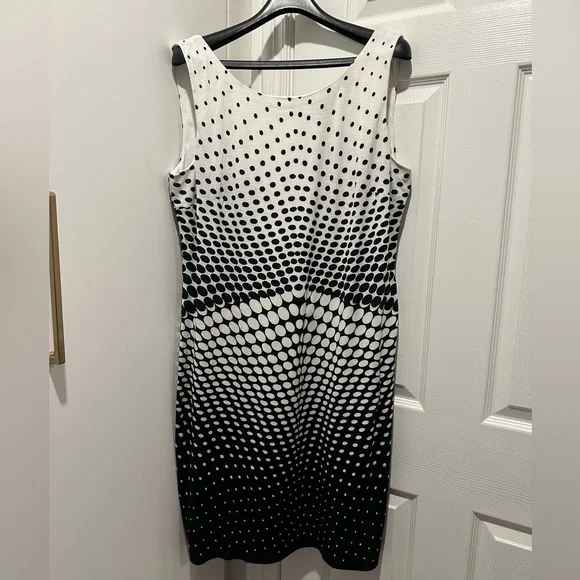 Dress - Picture 1 of 3